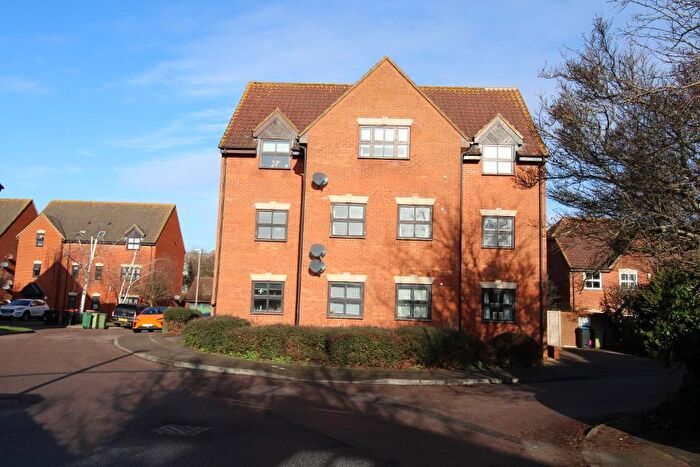 2 Bedroom Flat For Sale In Welbeck Close, Monkston, Milton Keynes, Buckinghamshire, MK10