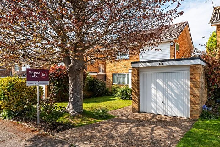 3 Bedroom Detached House For Sale In Roseacre, Hurst Green, RH8