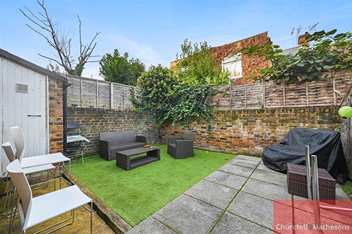 2 Bedroom Flat For Sale In Tunley Road, London, NW10
