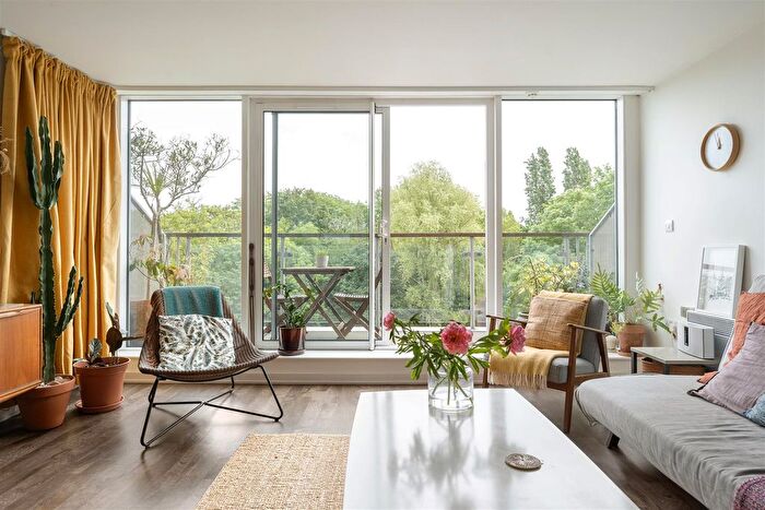 2 Bedroom Flat For Sale In Palmers Road, Bethnal Green, E2