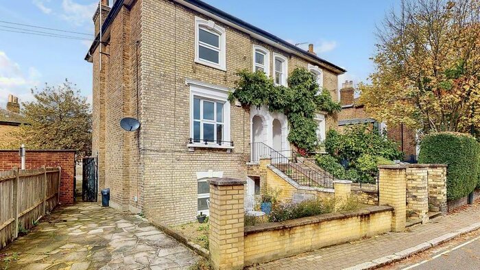 2 Bedroom Flat To Rent In Amyand Park Road, St Margarets, Twickenham, TW1