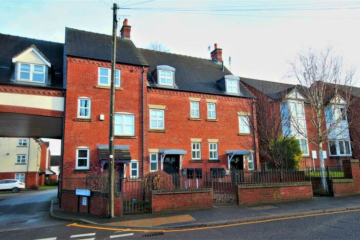 3 Bedroom Town House To Rent In High Street, Uttoxeter, ST14