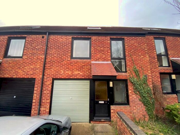 4 Bedroom Terraced House To Rent In Sheepway Court, Iffley, OX4