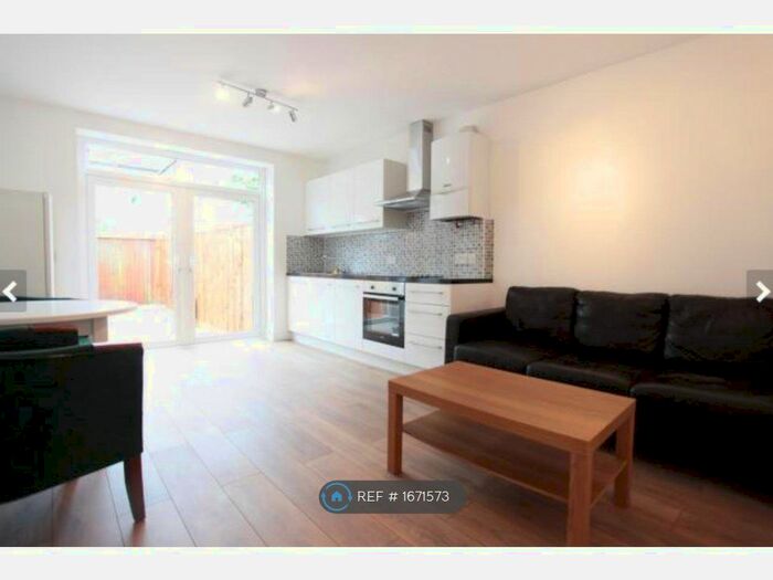 2 Bedroom Maisonette To Rent In Tynemouth Road, Mitcham, CR4
