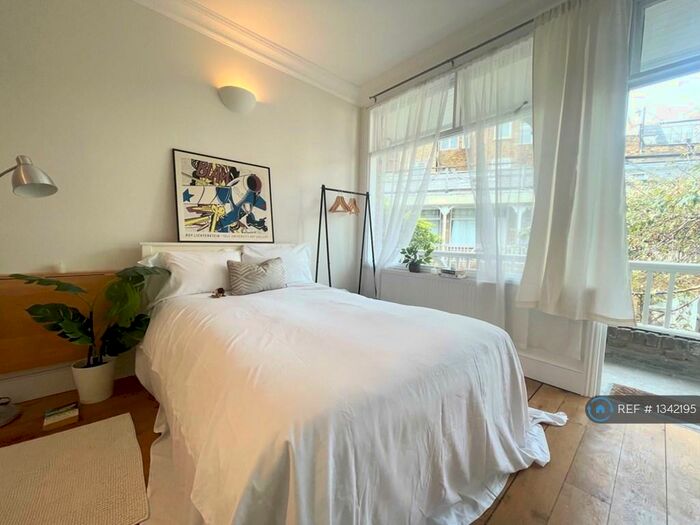 Studio To Rent In Danbury Street, N1