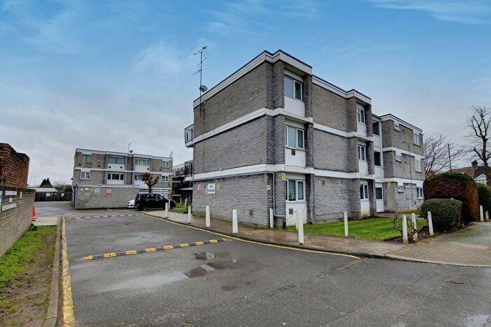 2 Bedroom Flat To Rent In Trefusis Court, Bath Road, TW5