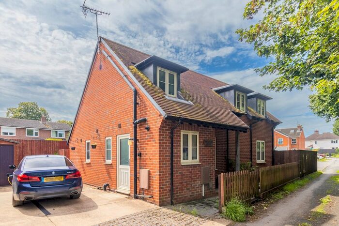 3 Bedroom Detached House To Rent In Bridge Road, Alresford, Hampshire, SO24