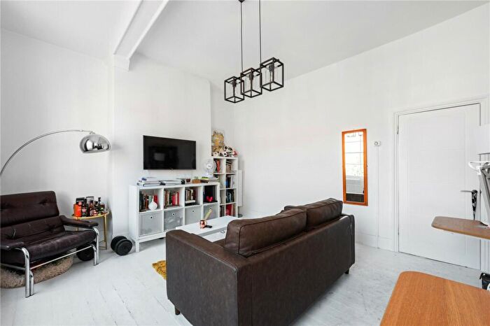 2 Bedroom Apartment To Rent In Sandringham Road, London, E8