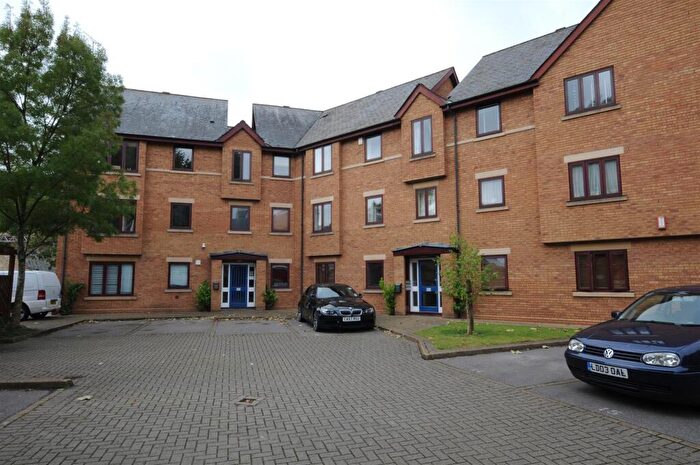 3 Bedroom Flat To Rent In Swan Court, Paradise Street, OX1