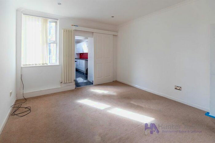 4 Bedroom Semi-Detached House To Rent In London Road, High Wycombe, HP11