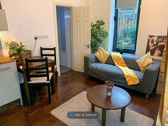 Studio To Rent In Edgware Road, London, NW2