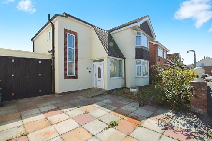 3 Bedroom Detached House For Sale In Bryn Avenue, Kinmel Bay, Conwy, LL18
