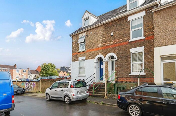 1 Bedroom Apartment To Rent In Cross Street, Old Town, Swindon, SN1