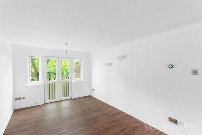 2 Bedroom Apartment To Rent In Montem Road, London, SE23