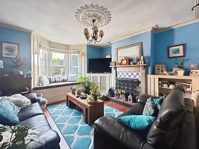 4 Bedroom Semi-Detached House For Sale In Twyford Road, Eastleigh, SO50