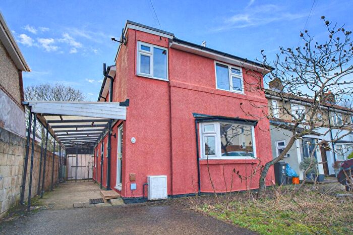 3 Bedroom End Of Terrace House For Sale In Newburn Crescent, Swindon, Wiltshire, SN1
