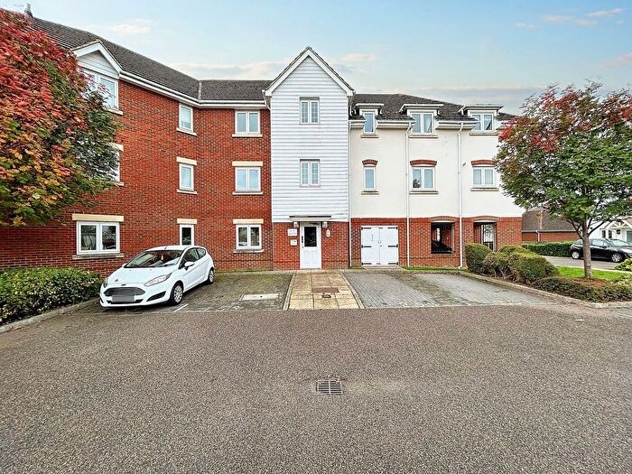 2 Bedroom Flat To Rent In Ingram Close, Larkfield, ME20