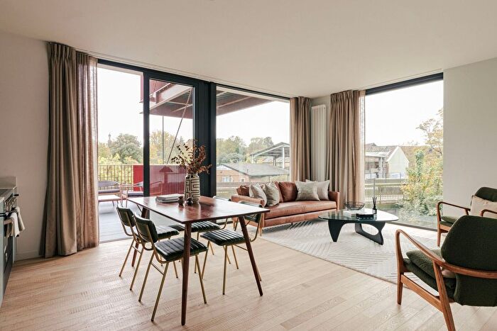 2 Bedroom Flat For Sale In The Brentford Project, Brentford, TW8