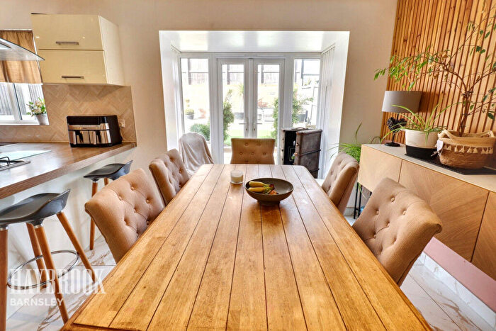 4 Bedroom Detached House For Sale In Longwall Close, Mapplewell, S75