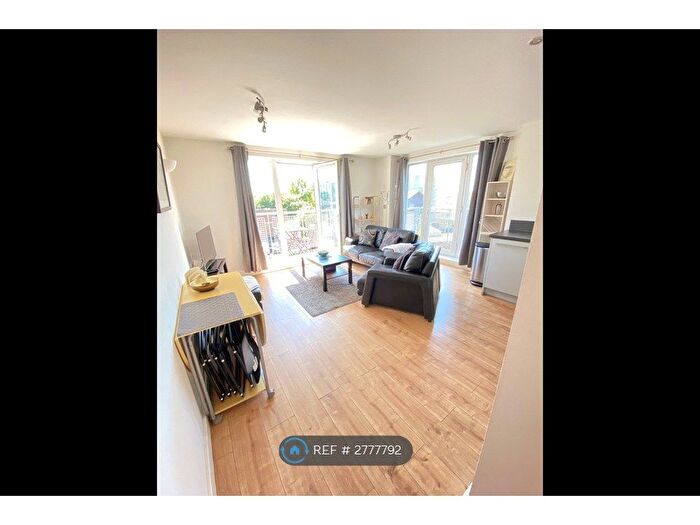 2 Bedroom Flat To Rent In High Street, Uxbridge, City Centre, UB8