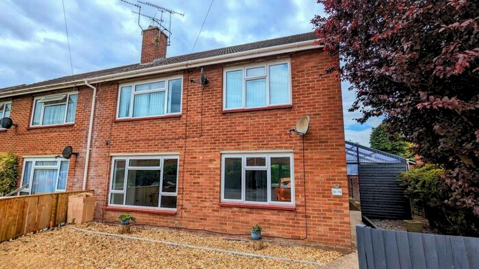 2 Bedroom Maisonette To Rent In Poplar Crescent, Ringwood, BH24