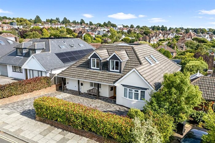 4 Bedroom Detached House For Sale In Benett Drive, Hove, BN3