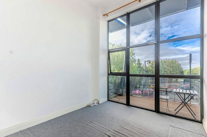 2 Bedroom Flat To Rent In Streamline Mews, East Dulwich, London, SE22