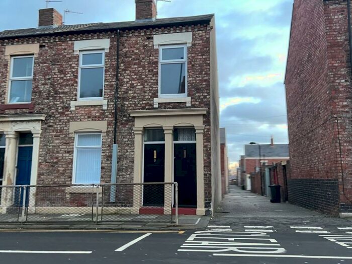 3 Bedroom Flat To Rent In Albion Road West, North Shields, Tyne And Wear, NE29