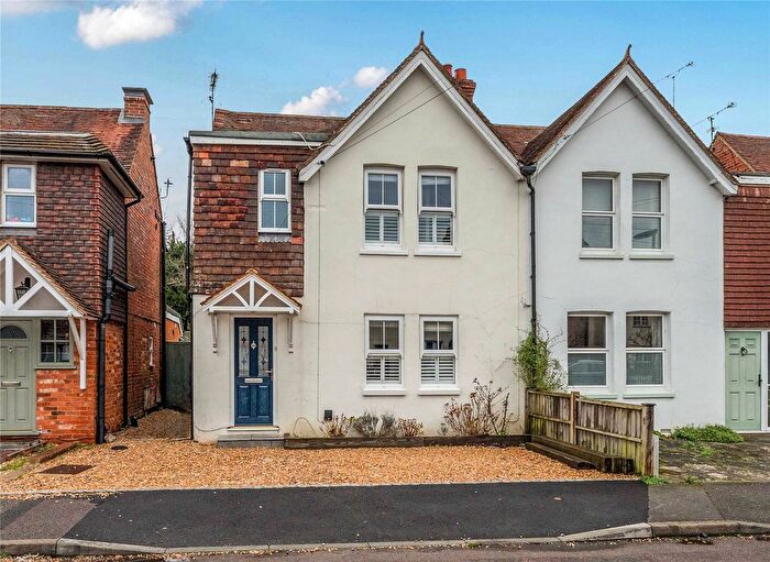 3 Bedroom Semi Detached House For Sale In Edward Road, Farnham, Surrey, GU9