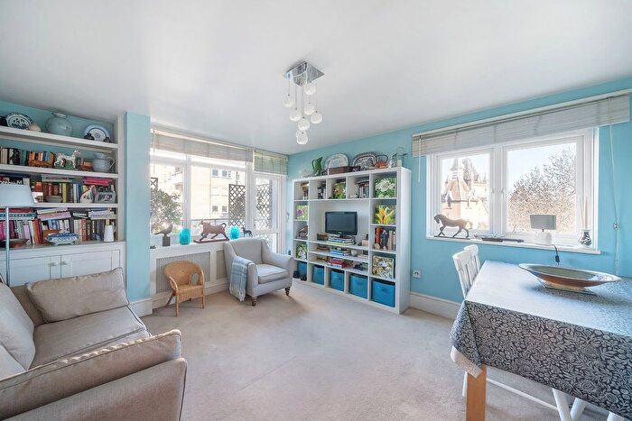 1 Bedroom Flat For Sale In Fitzhugh Grove, Wandsworth, SW18