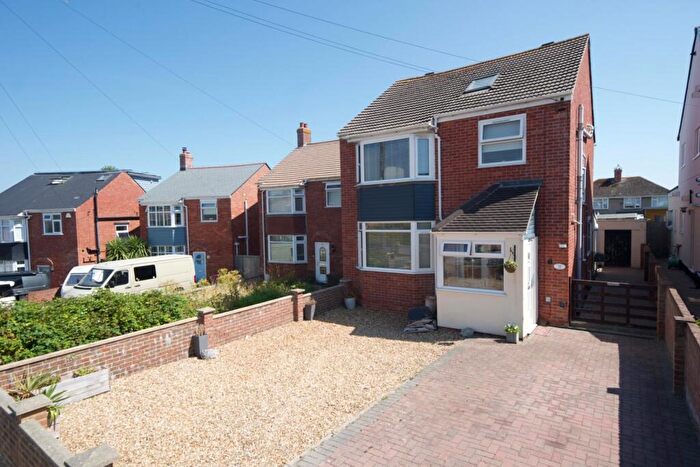 3 Bedroom Detached House For Sale In Broadmeadow Road, Weymouth, DT4