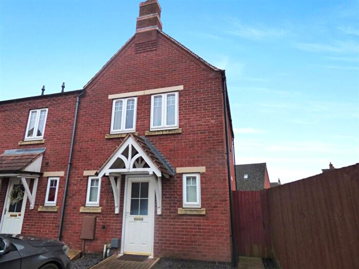 3 Bedroom End Of Terrace House To Rent In St Andrews Court, Church Gresley, DE11