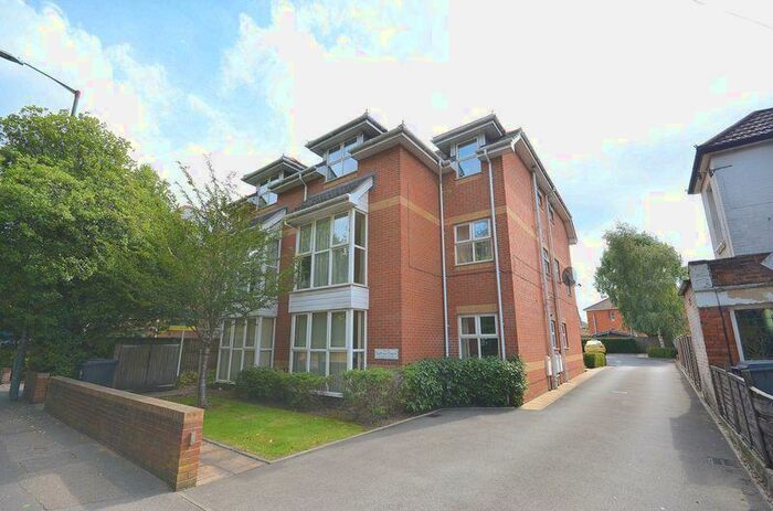 2 Bedroom Flat To Rent In Richmond Park Road, Bournemouth, BH8