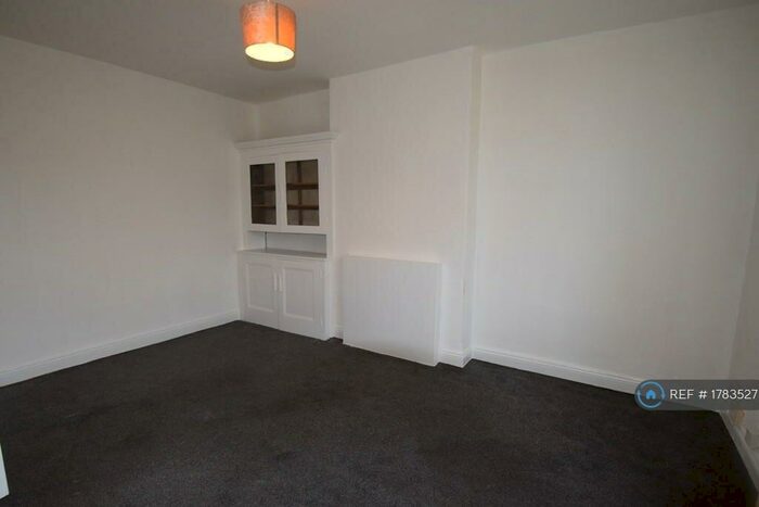 1 Bedroom Flat To Rent In Thornhill House, Shipley, BD18