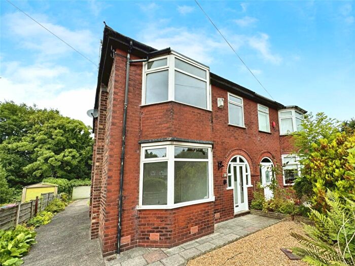 3 Bedroom Semi-Detached House To Rent In Rivington Avenue, Pendlebury, Swinton, Manchester, M27