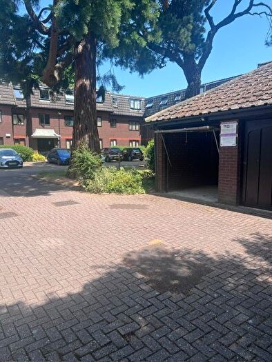 Garage / Parking To Rent In Woodridge Close, Enfield, EN2