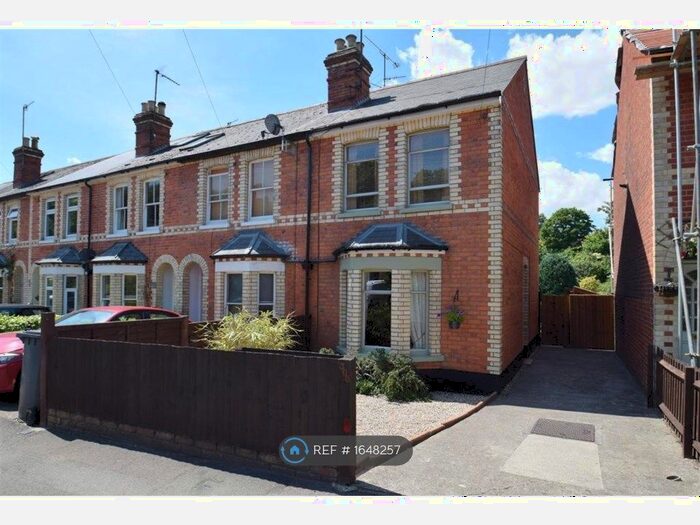 3 Bedroom End Of Terrace House To Rent In Hemdean Road, Caversham, Reading, RG4