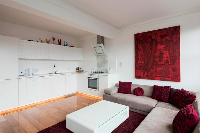 3 Bedroom Flat To Rent In The Glasshouse, Bermondsey, SE1