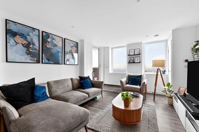 2 Bedroom Flat For Sale In Beaumont Road, London, SW19