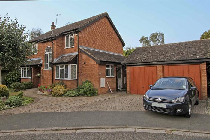 4 Bedroom Detached House For Sale In Melbourne Close, Ickenham, UB10