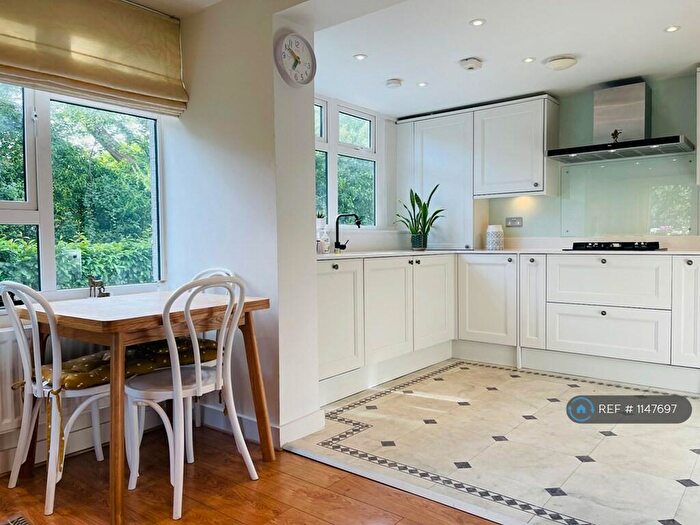 3 Bedroom Flat To Rent In Limerick Close, London, SW12