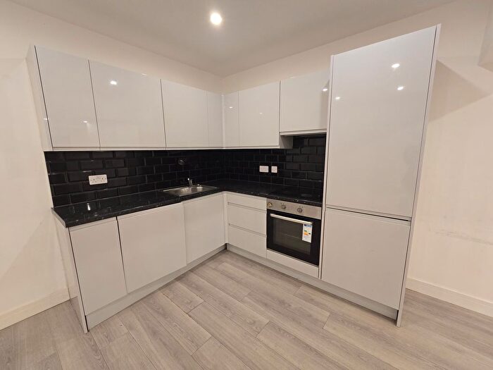 2 Bedroom Flat To Rent In Central Hill, London, SE19