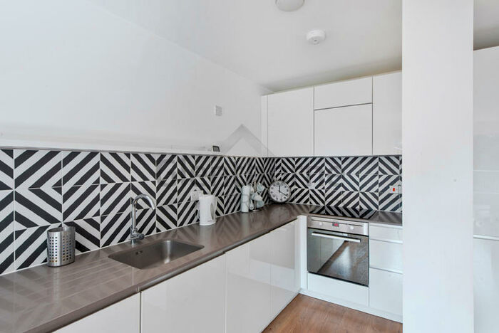 1 Bedroom Apartment To Rent In Cargreen Road, London, SE25