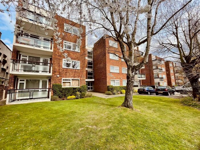 1 Bedroom Flat To Rent In Solar Court, Etchingham Park Road N3