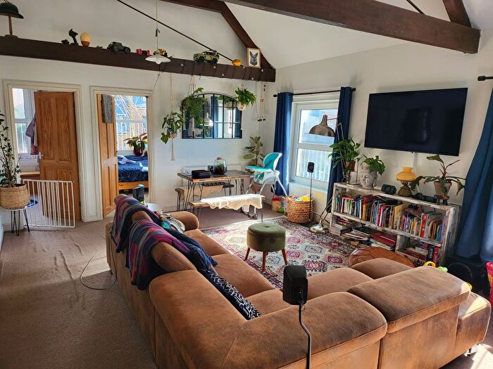 2 Bedroom Property To Rent In Bishopric, Horsham, RH12