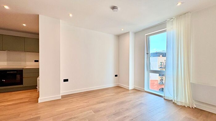 1 Bedroom Flat To Rent In Windsor Bridge Road, Bath, BA2