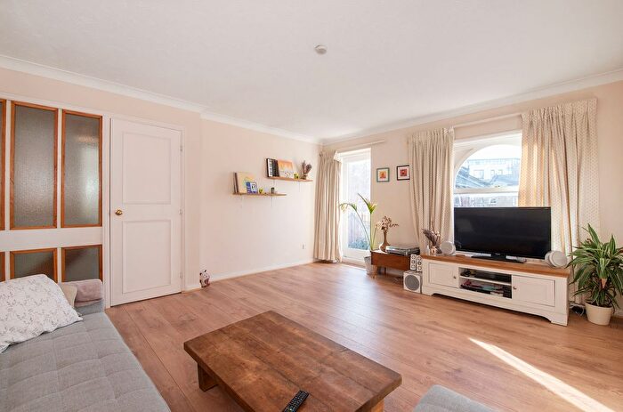 2 Bedroom Flat For Sale In Earlston Grove, London, E9