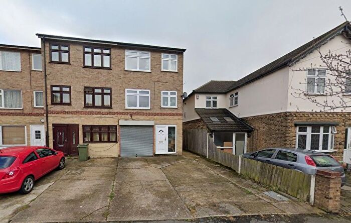 2 Bedroom Maisonette To Rent In Princes Road, Romford, Essex, RM1
