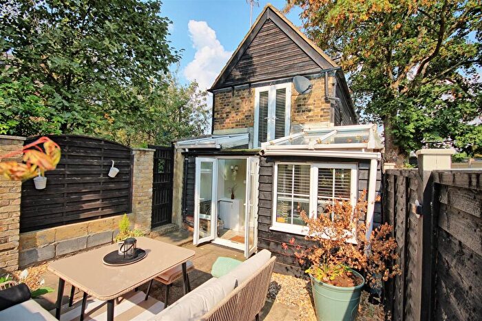 2 Bedroom Detached House For Sale In Church Street - Ware - Town Centre Location, SG12