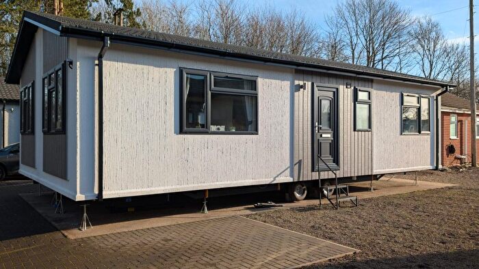 2 Bedroom Mobile/park Home For Sale In Birtley, Chester Le Street, DH2